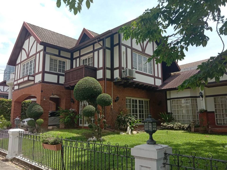 Bangkok House For Sale in Phra Khanong Sukhumvit Garden Unique Home