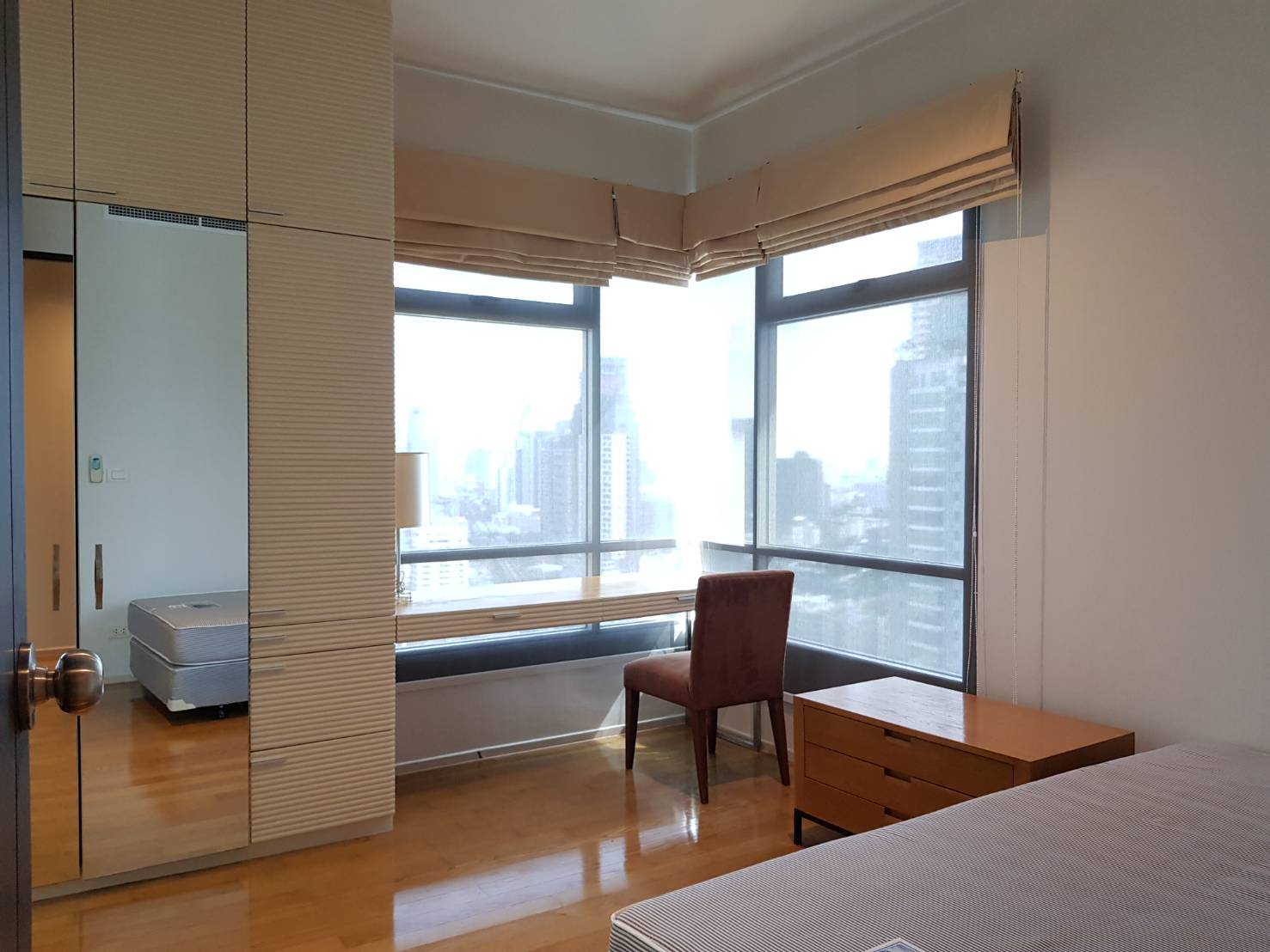 Bangkok Property Condo Apartment House Real Estate For Rent in Phrom Phong Sukhumvit Smooth & Clean Style