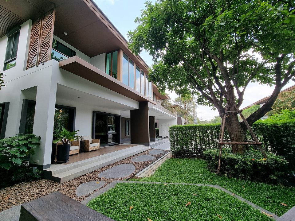 Bangkok House For Rent in Pattanakarn Gorgeous Stunning Home Decor with Garden
