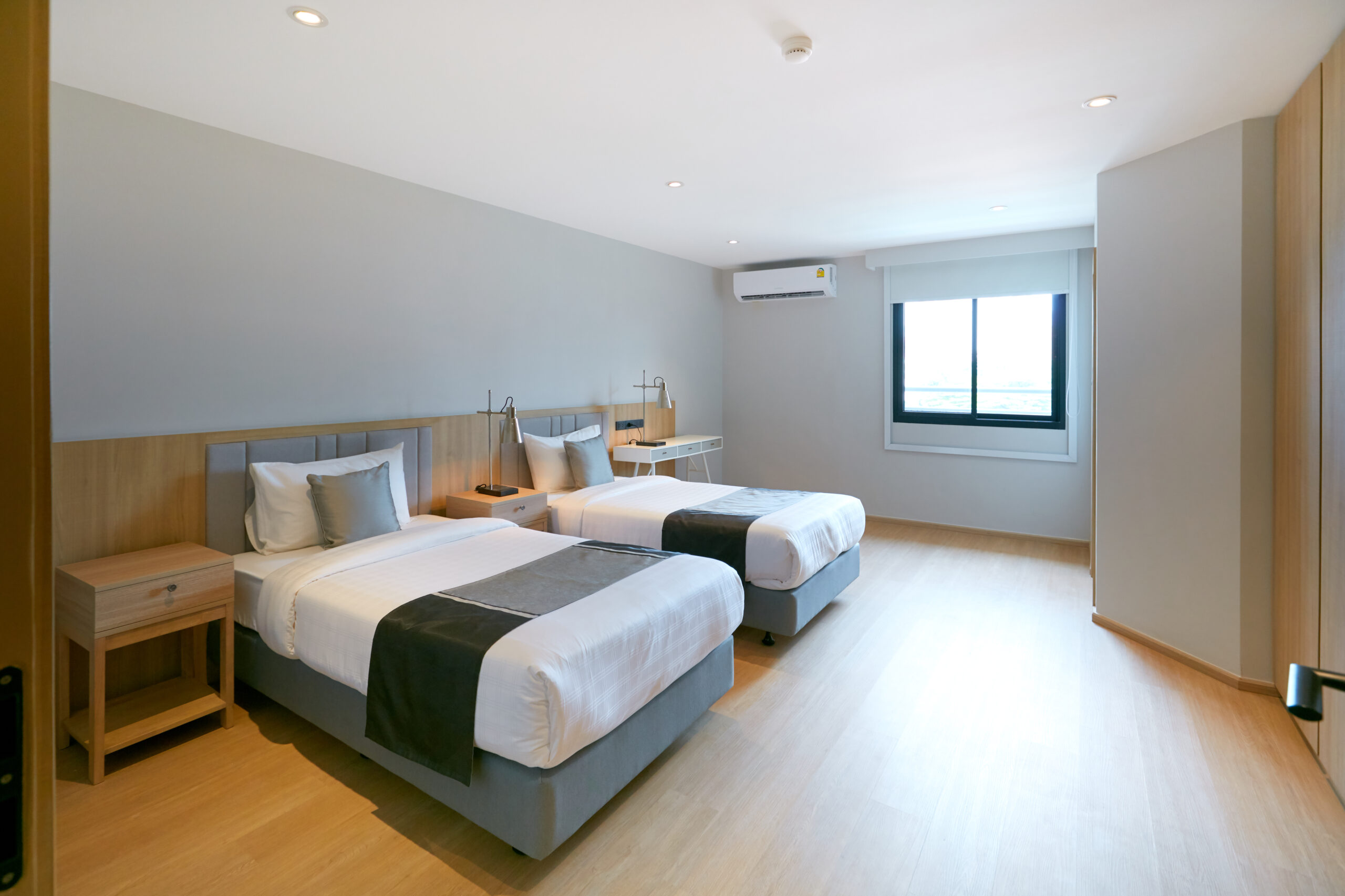 Bangkok Condo Apartment For Rent in Ekkamai Pet friendly Sukhumvit Modern Residence