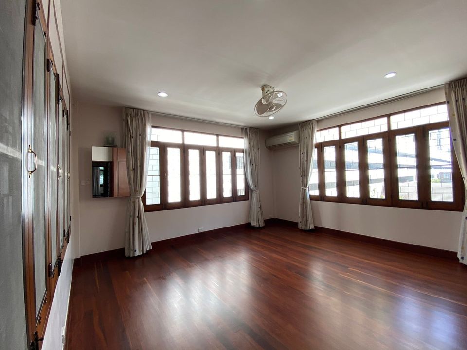 Bangkok House For Rent in Asoke Sukhumvit Homey House in Asoke