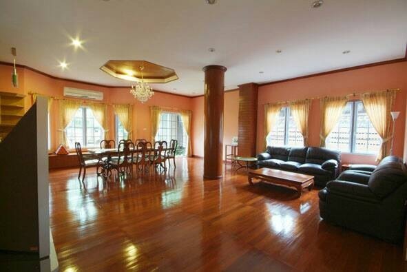 Bangkok House For Rent in Phrom Phong Sukhumvit House with private pool