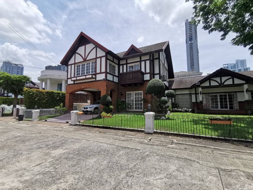 Bangkok House For Sale in Phra Khanong Sukhumvit Garden Unique Home