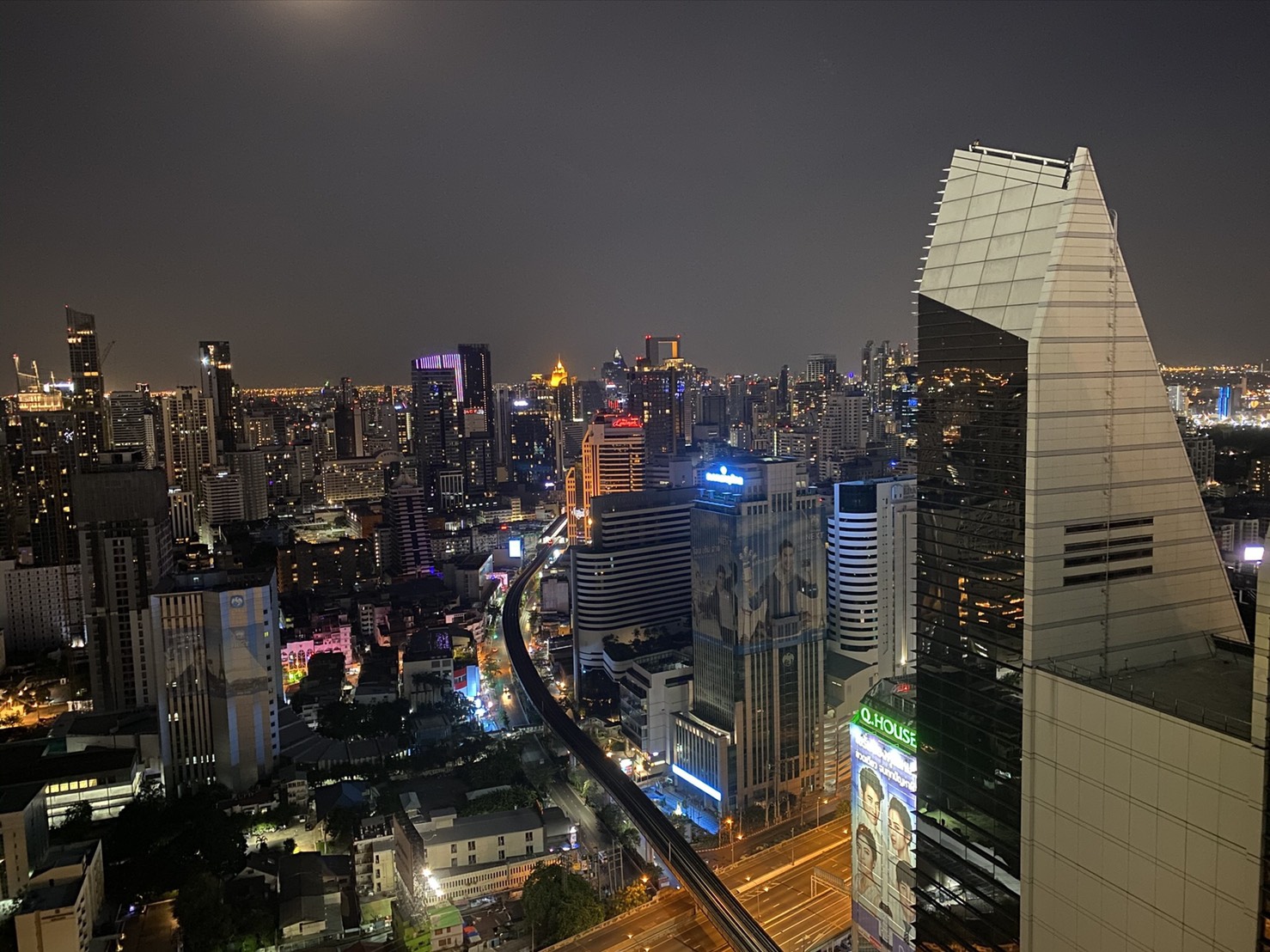 Bangkok Condo Apartment For Sale in Sukhumvit Luxury Ploenchit Condo