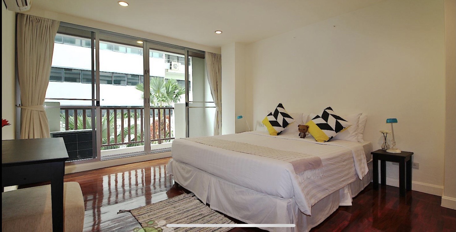 Bangkok Condo Apartment For Rent in Sathorn Surasuk with Maid's room Spacious Residence