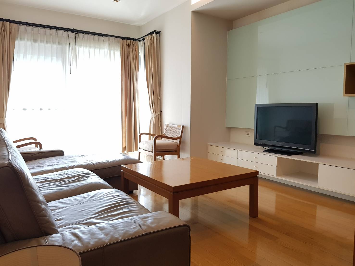 Bangkok Property Condo Apartment House Real Estate For Rent in Phrom Phong Sukhumvit Smooth & Clean Style