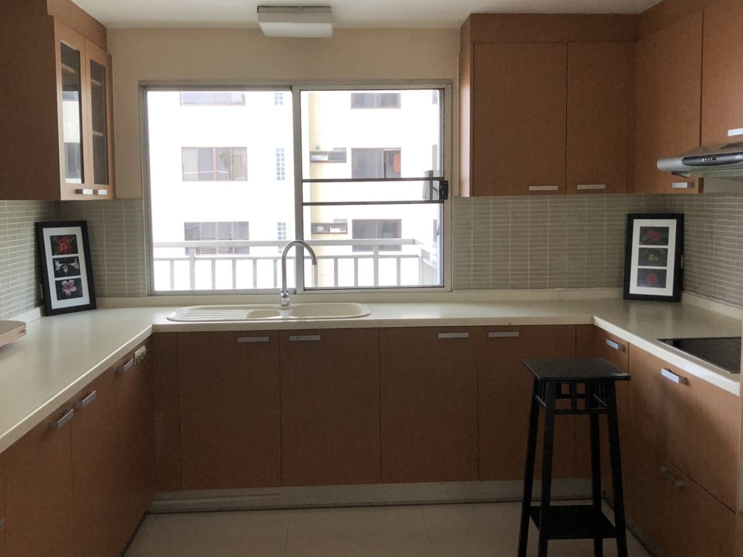 Bangkok Condo Apartment For Rent in Sathorn near Lumpini Park Large Unit with Maid's Room