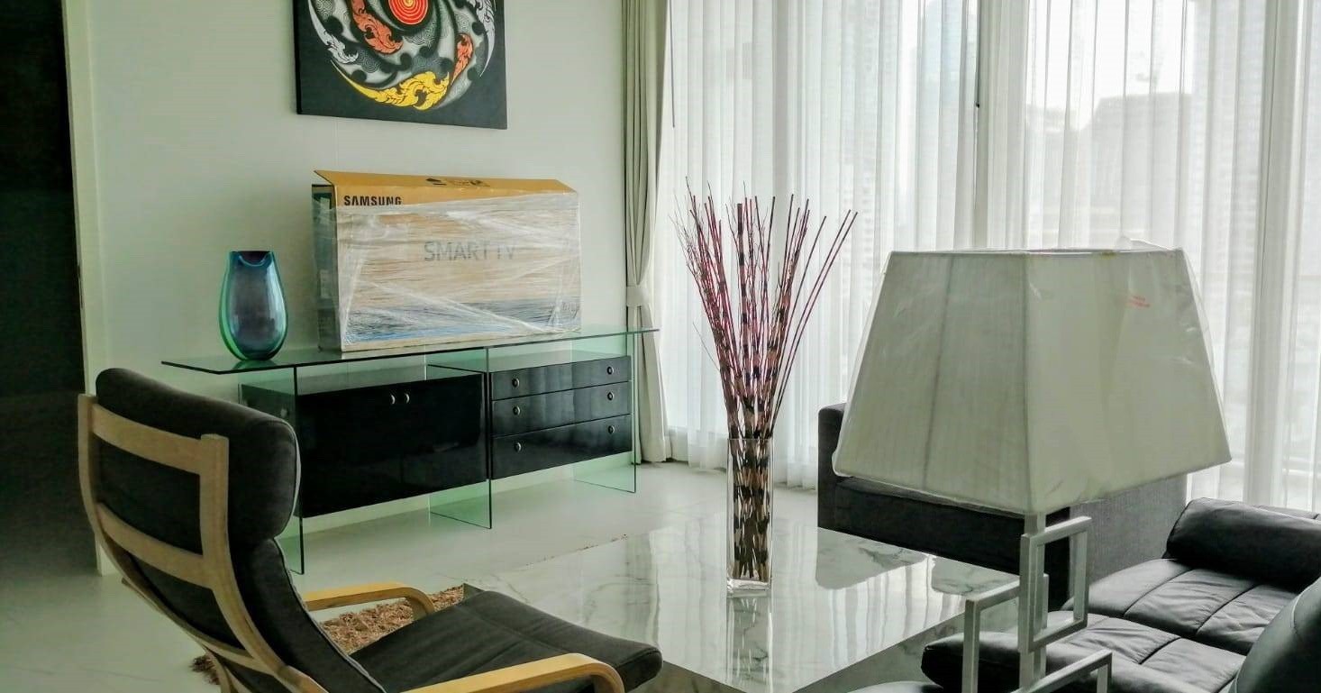 Bangkok Property Condo Apartment House Real Estate For Sale in Ratchadamri Lively & Light