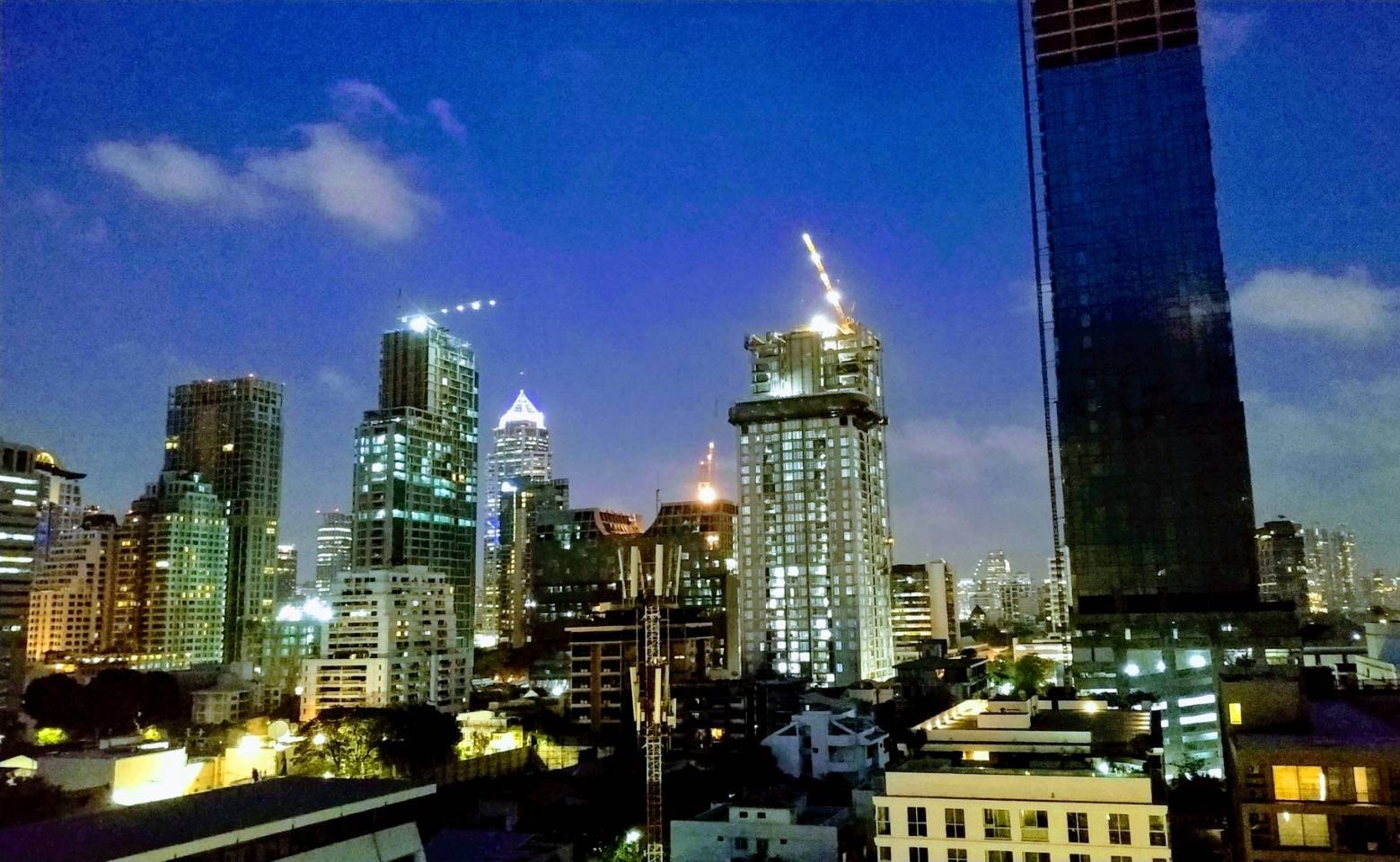 Bangkok Property Condo Apartment House Real Estate For Sale in Ratchadamri Lively & Light